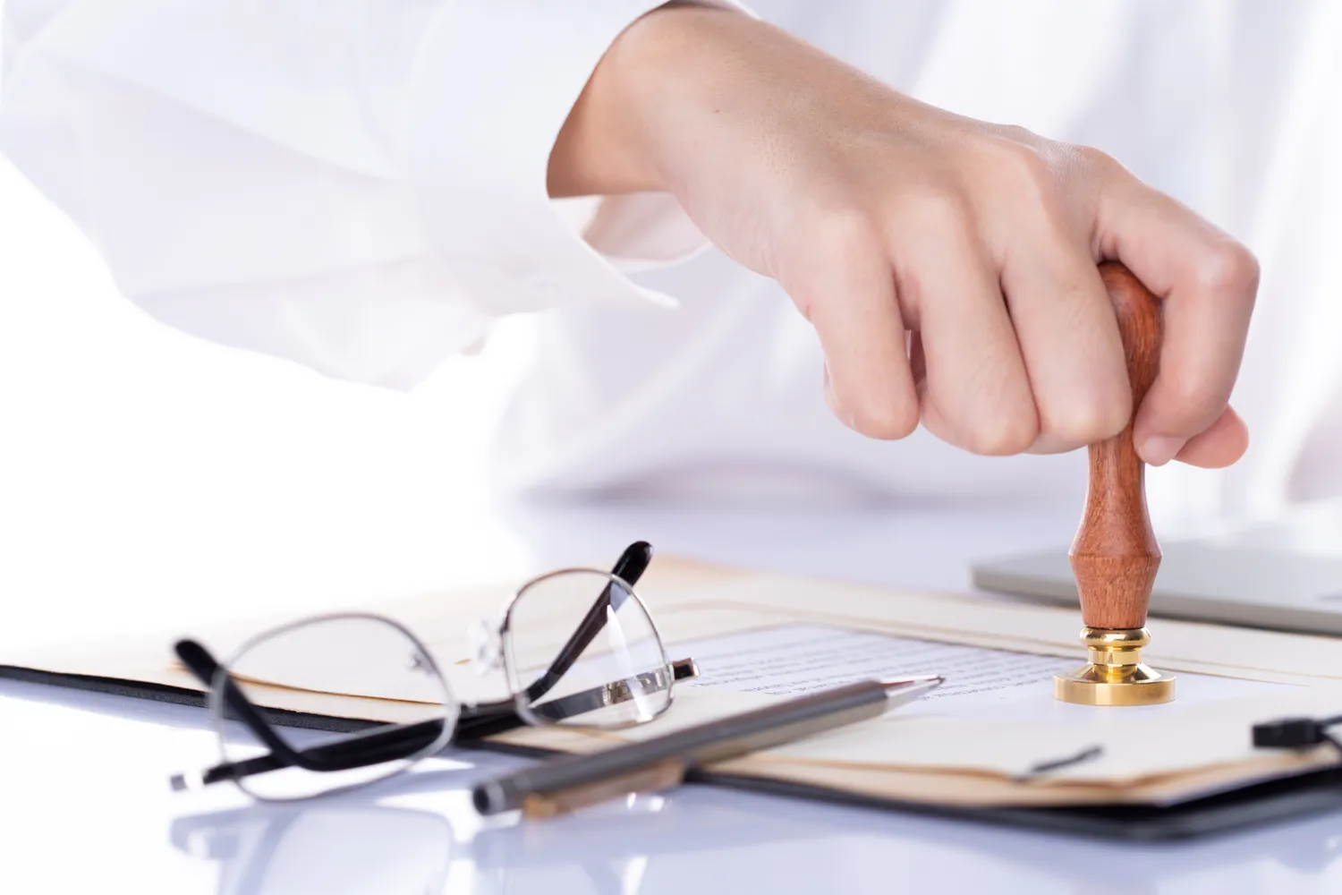 Jak przeprowadzić rozwód bez adwokata?