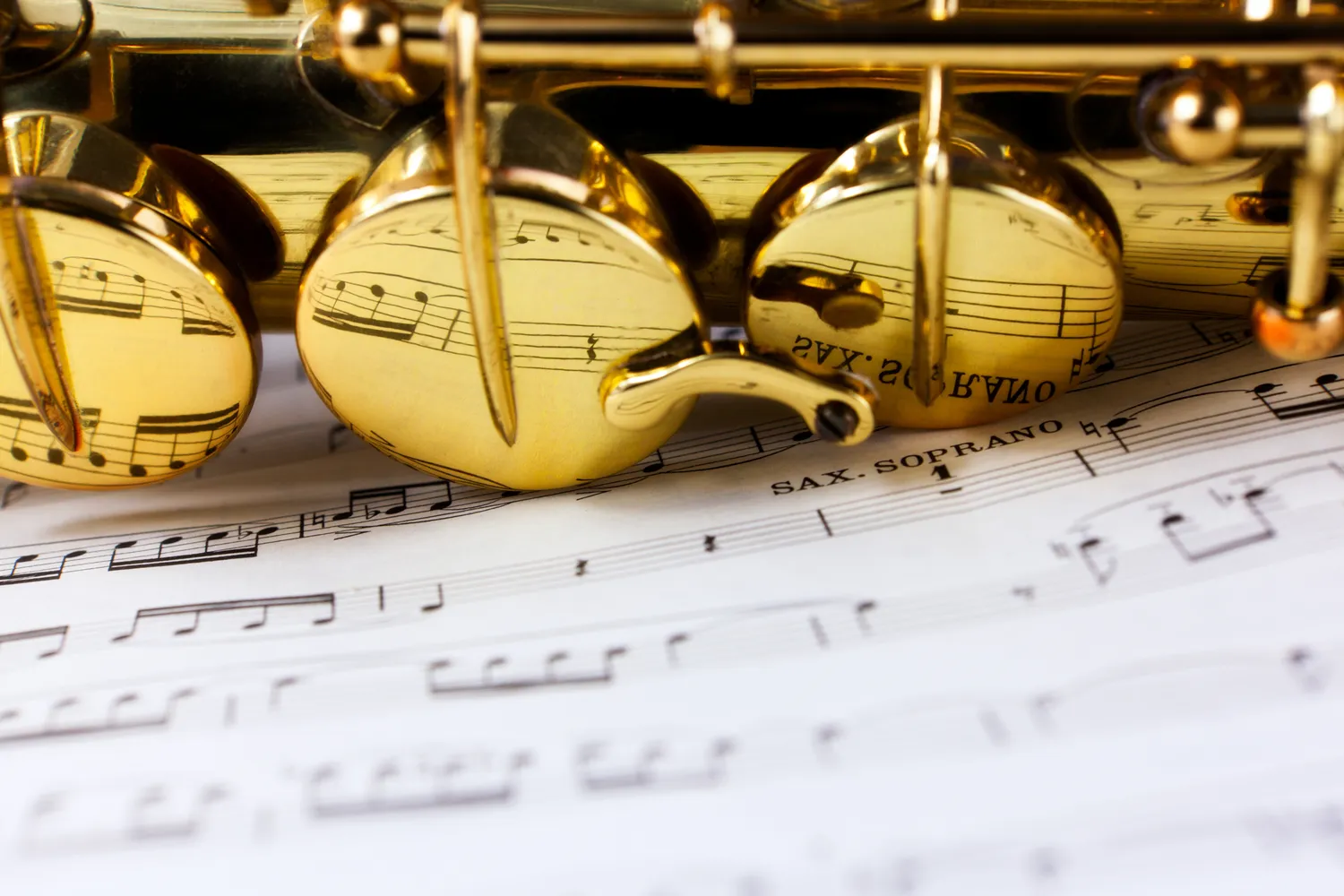 Jak się dmucha w saksofon?