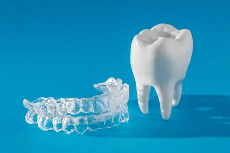 Invisalign czy zwykły aparat?