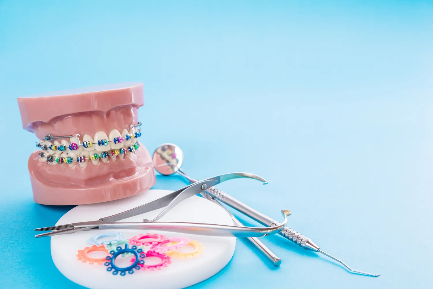 implanty-zebowe-wysokie-koszty-pieknego-usmiechu-f